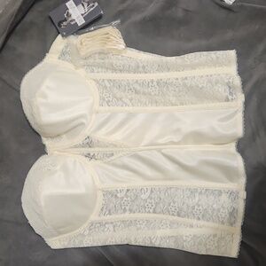 Dominique Colette Ivory Lace Corset with Garters New with Tags